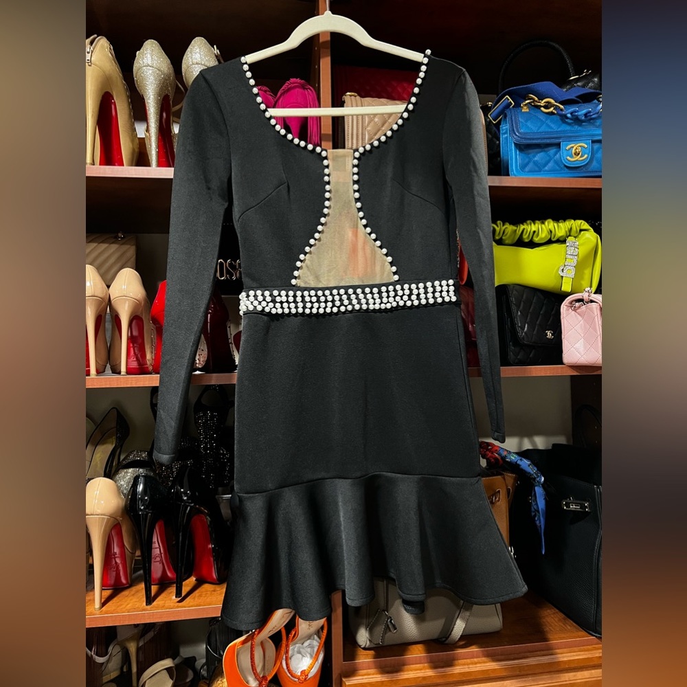 Black dress wit Pearls